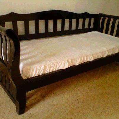 Divn Cama con respaldo modelo Ind ( en Crudo ) Sin Carro Cama