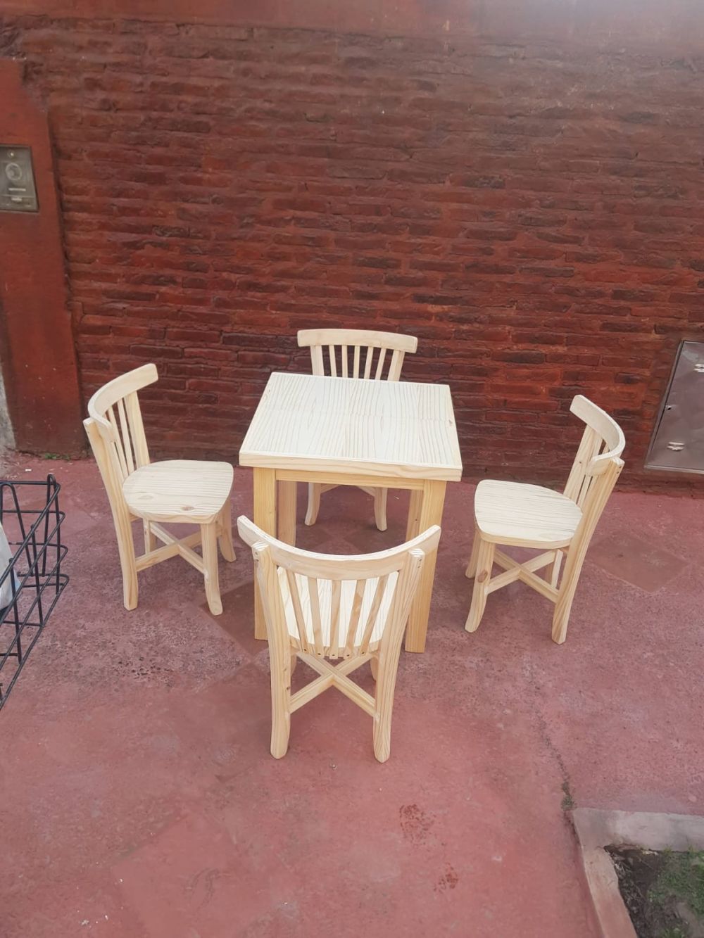 Mesa y Sillas Bar